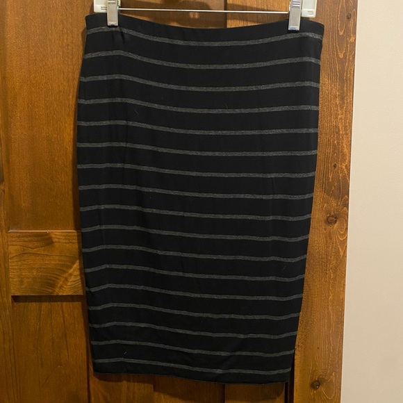 2 Vince Camuto Skirts - Picture 1 of 8